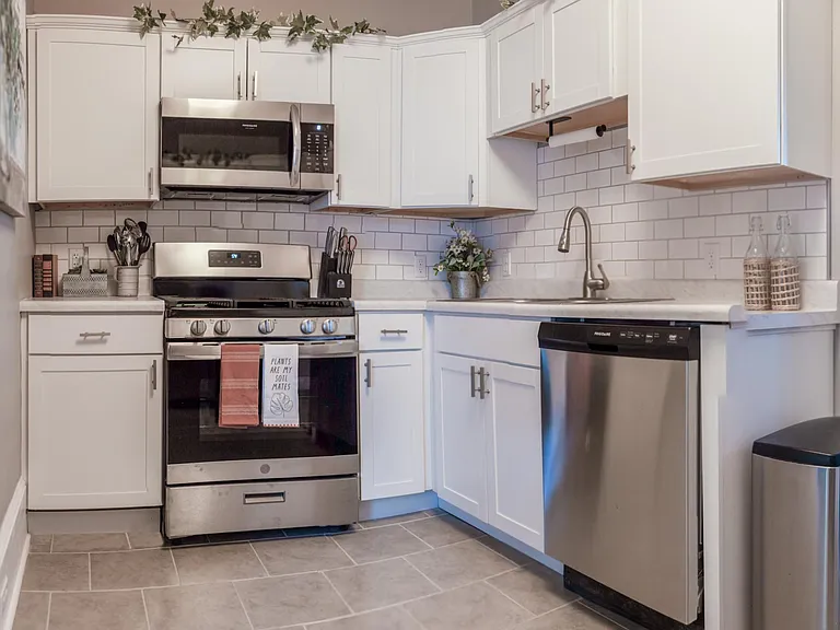 825 Wilson Ave — Photo 15