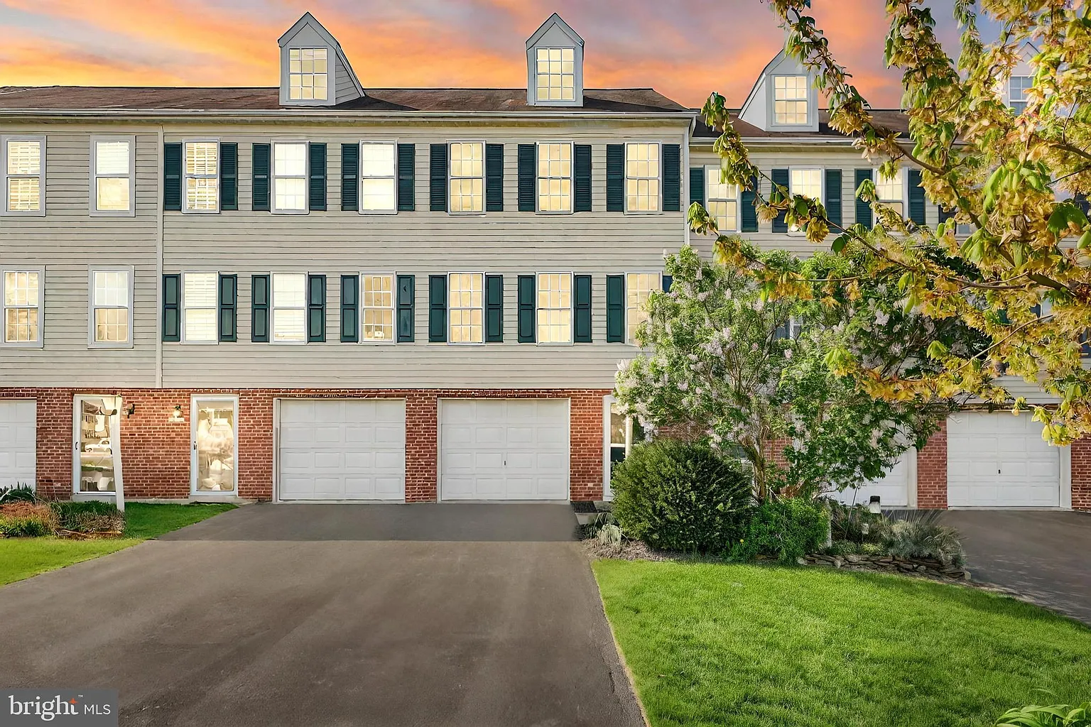 1084 Hearthridge Ln photo 1