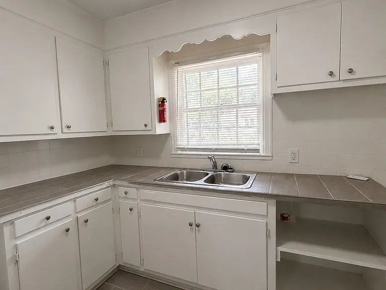 Maplewood Dr — Photo 9
