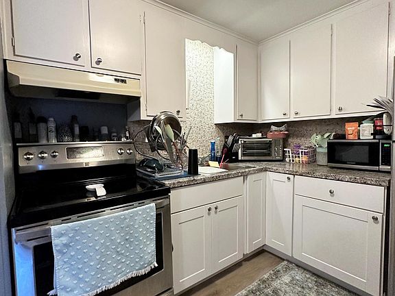 3rd image of 36 Marlboro St APT 3E