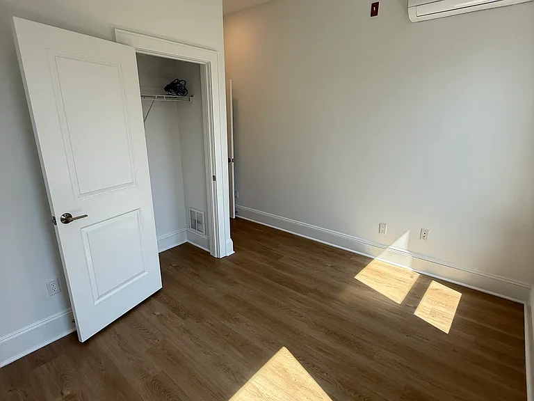 244 2nd St #2L — Photo 8