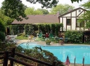 205 Oakmont Dr, Elgin, IL 60123