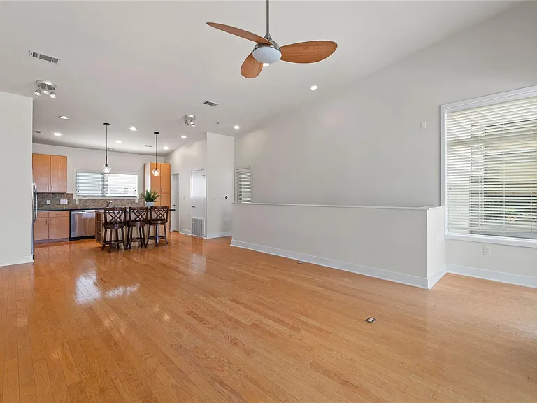 1702 S Lamar Blvd #9 — Photo 6