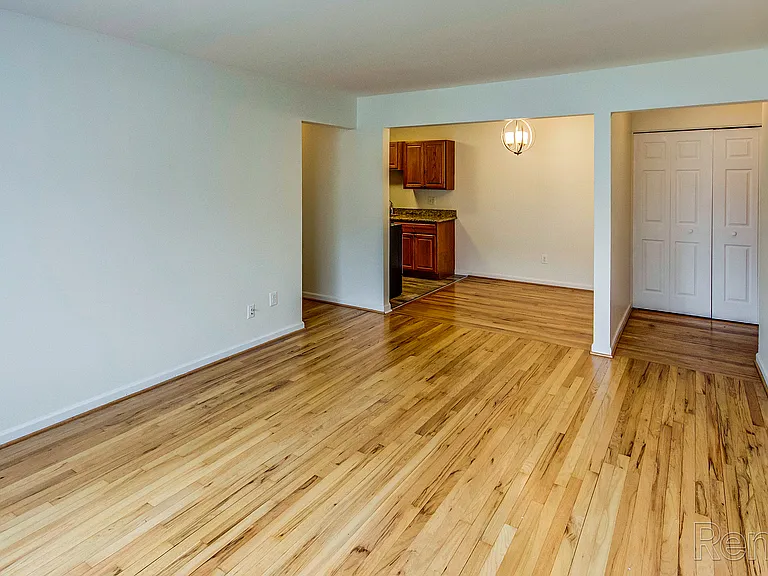 Wagon Wheel Apartments — Photo 21