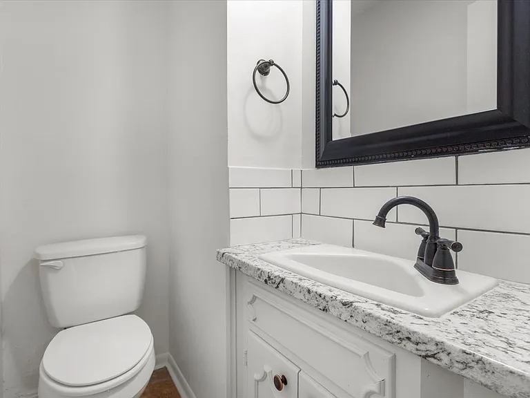 1312 N Travis St — Photo 9