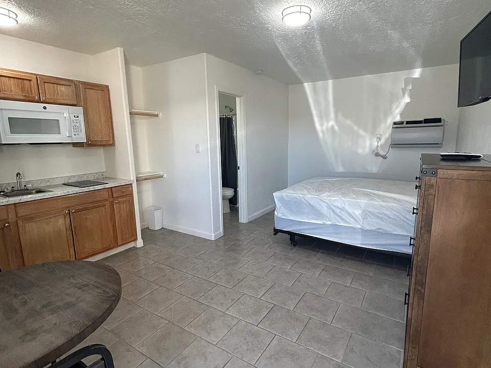 1302 N Date St #13