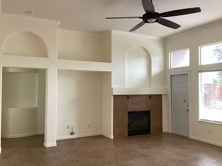 7526 N Ellendale Ave — Photo 3