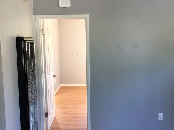 3rd image of 633 Cummins Way APT 1