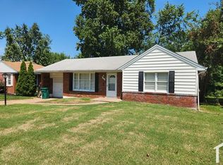 1261 Waldorf Dr, Saint Louis, MO 63137