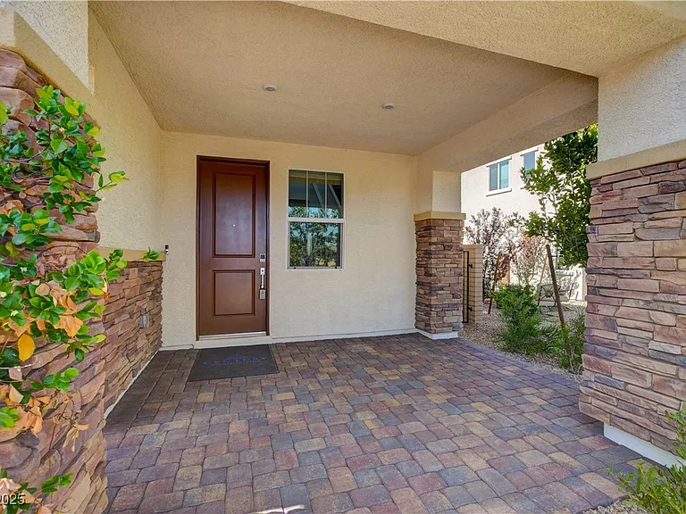 1075 N Water St — Photo 4