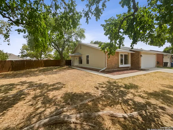 6902 SUNSET VILLAGE DR, San Antonio, TX 78249
