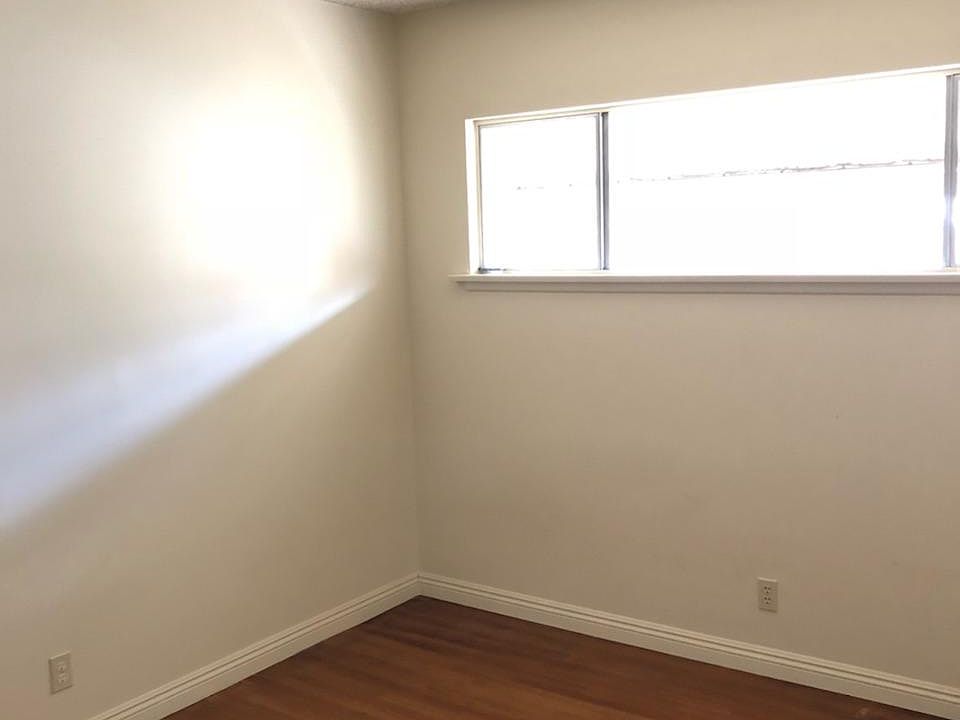 2nd image of 2076 Valderas Dr APT C