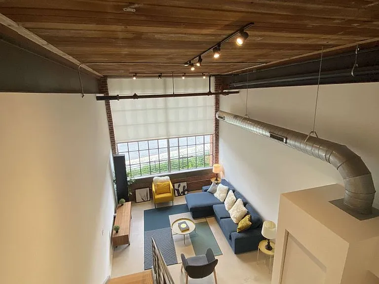 807 E Main St — Photo 33