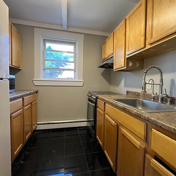 99 Laighton St #2 — Photo 3