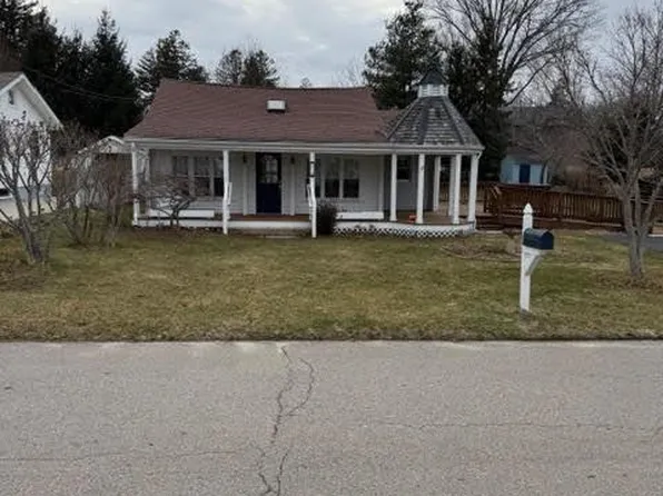 45 Sawyer Ave, Warwick, RI 02886