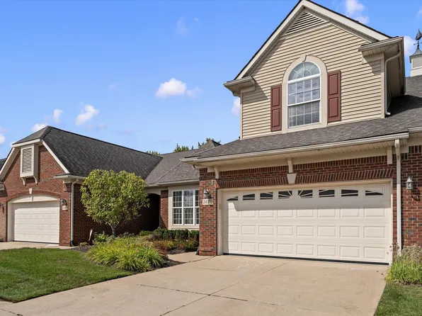 24323 Heatherwood Dr, South Lyon, MI 48178