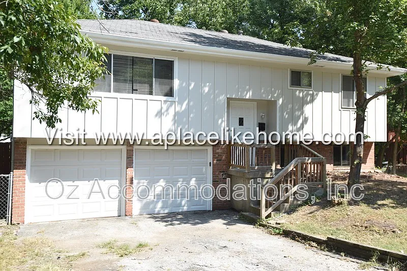 3 bed, 2.0 bath, 1400 sqft, $1,995 — Photo 2