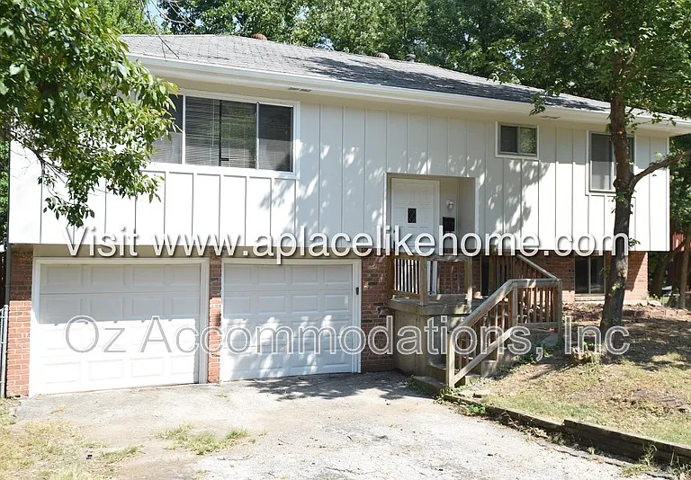 5521 Perry Ln — Photo 3