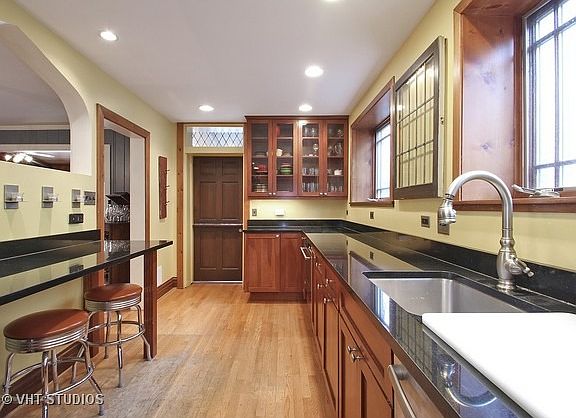 5th image of 6843 N Wildwood Ave