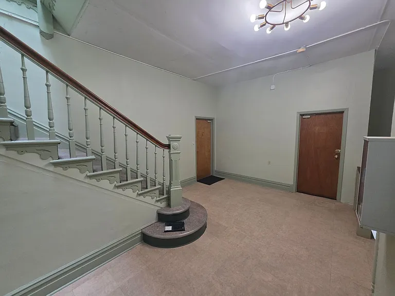 425 Walnut Street (Full Service) — Photo 35