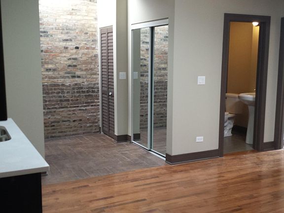 2nd image of 4042 N Elston Ave #2W