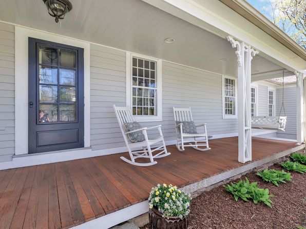 385 Brookside Dr, Fairfield, CT 06824