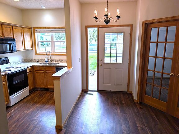 3rd image of 2203 Foxglove Way