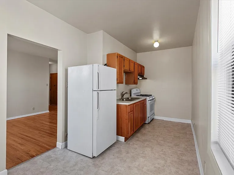 1934 E 74th St #302 — Photo 7