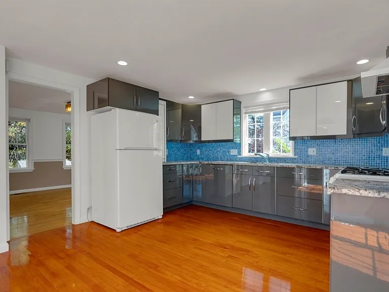 577 Winter St — Photo 17