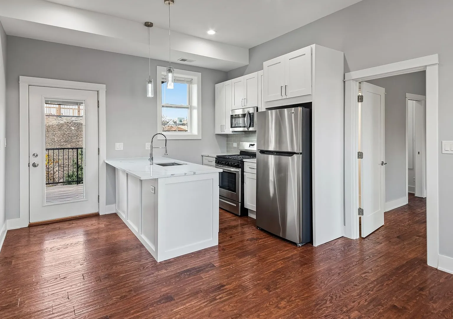 Rehabbed, Gorgeous 1bd/1.5bth, Huge Private Deck, Avail 9/1! — Photo 1