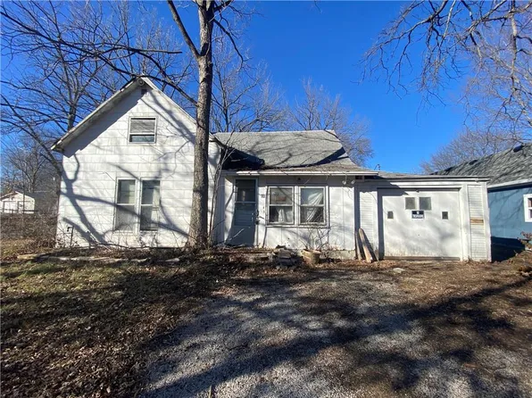 322 Front St, Grain Valley, MO 64029
