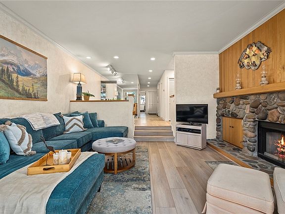 3rd image of 931 Incline Way #230