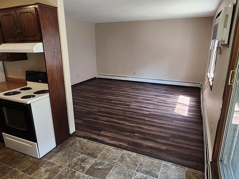 25 14th Ave NE #101 — Photo 3