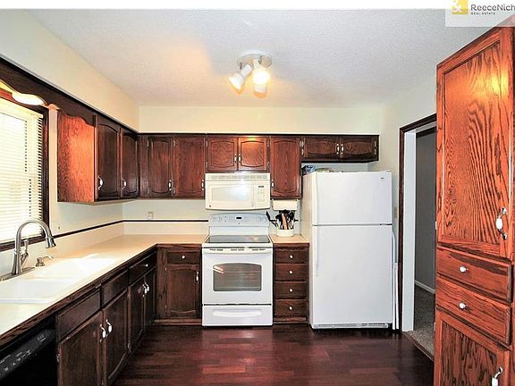 5th image of 420 NE Grant Dr