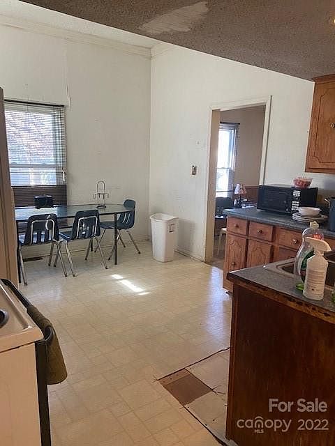 1st image of 109 W Shannonhouse St