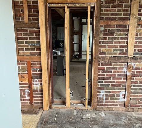 5th image of 9607 Reavis Rd