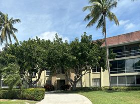 5520 Tamberlane Cir, Palm Beach Gardens, FL