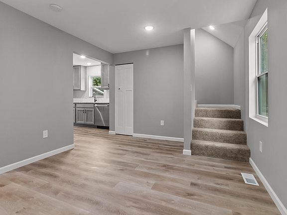 5th image of W1390 Greenview ROAD
