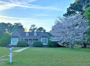 305 Edinboro Dr, Southern Pines, NC 28387