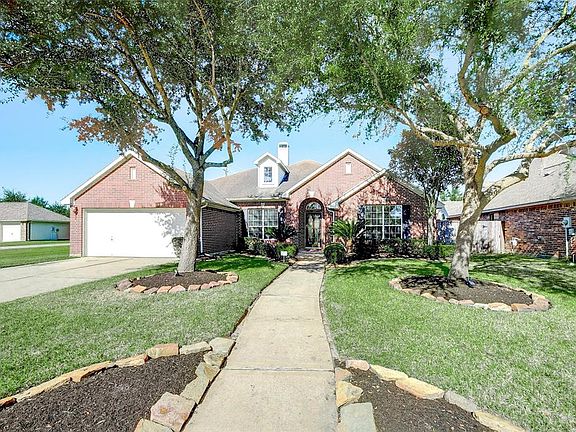 3rd image of 15926 Bishops Glen Ln