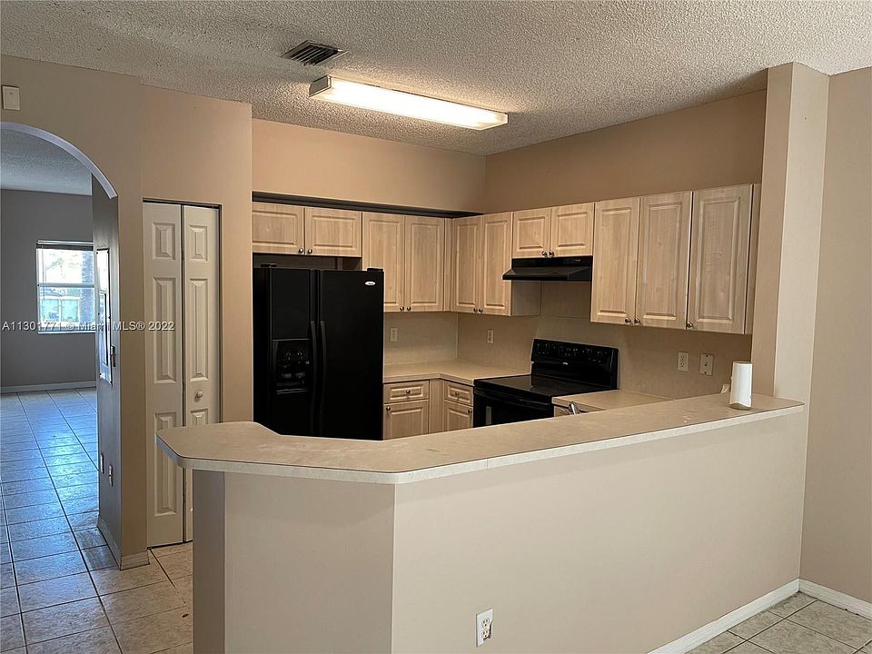 2nd image of 2212 SE 25th Ave #2212
