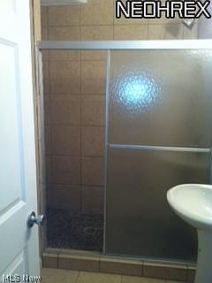 4th image of 683 Devonshire Ave