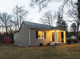 4282 W Mountain View Dr, Walnutport, PA 18088