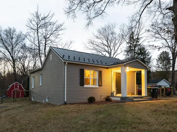 4282 W Mountain View Dr, Walnutport, PA 18088