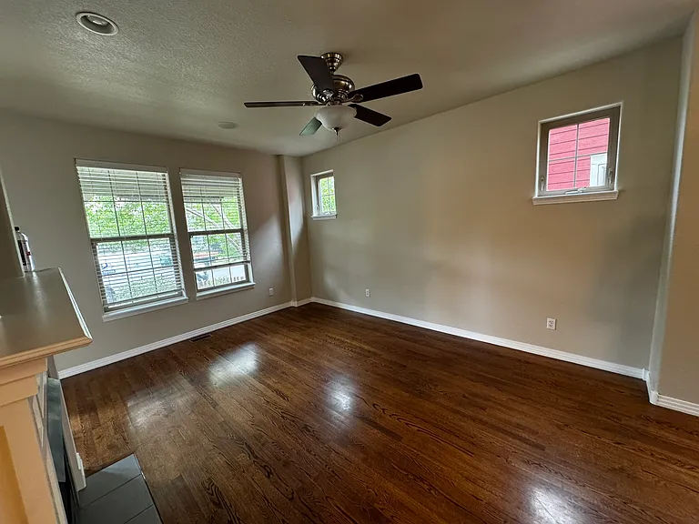 3394 Wabash St — Photo 2