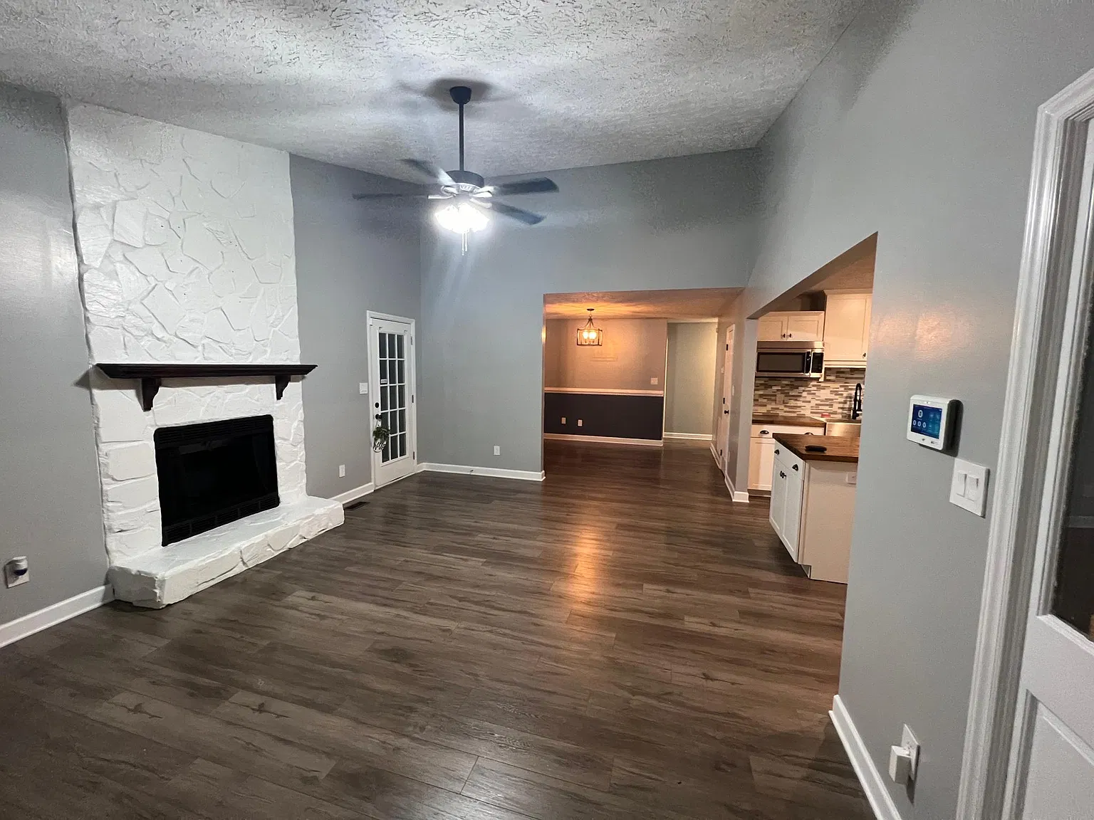3 bed, 1270 sqft, $1,850 — Photo 2