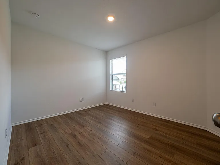 702 Silver Springs Bnd — Photo 10