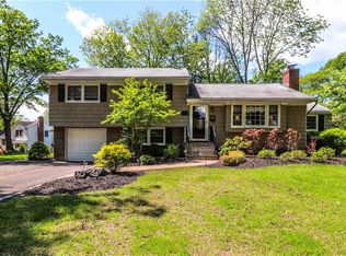 60 Lexington Dr, Metuchen, NJ 08840