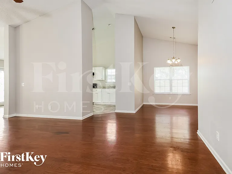 231 Grandview Ln — Photo 4