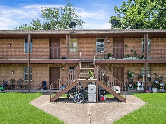2nd image of 1306 3rd St APT 8